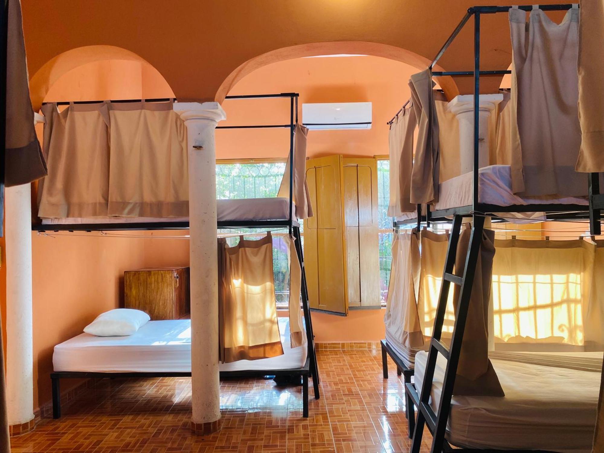 Alena Hostal Valladolid  Eksteriør bilde