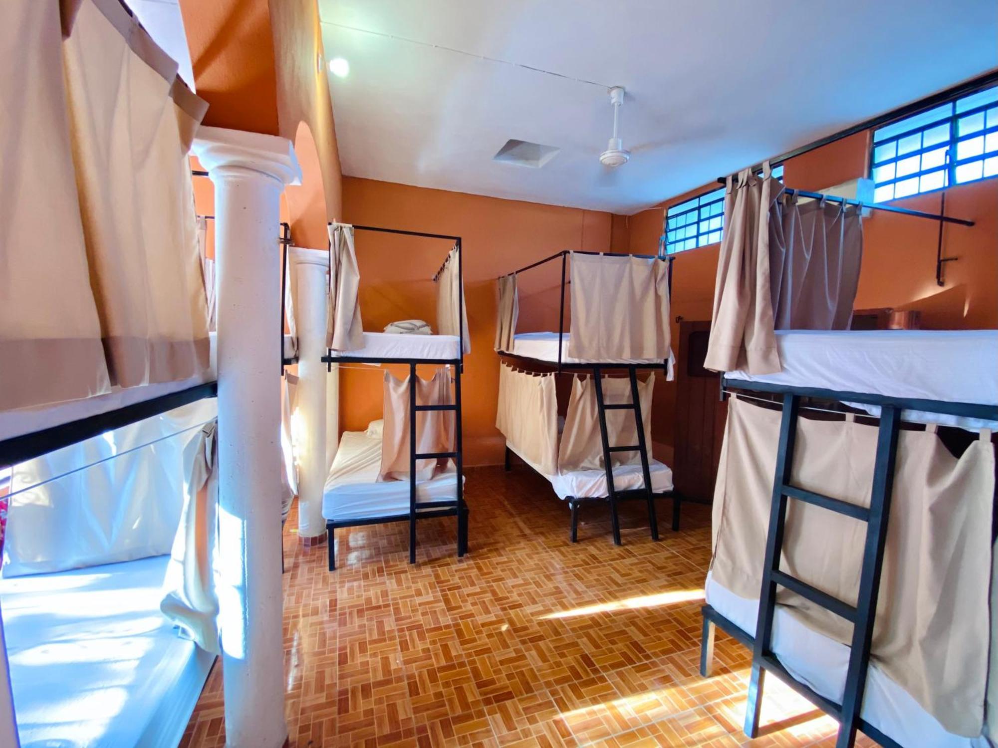 Alena Hostal Valladolid  Eksteriør bilde