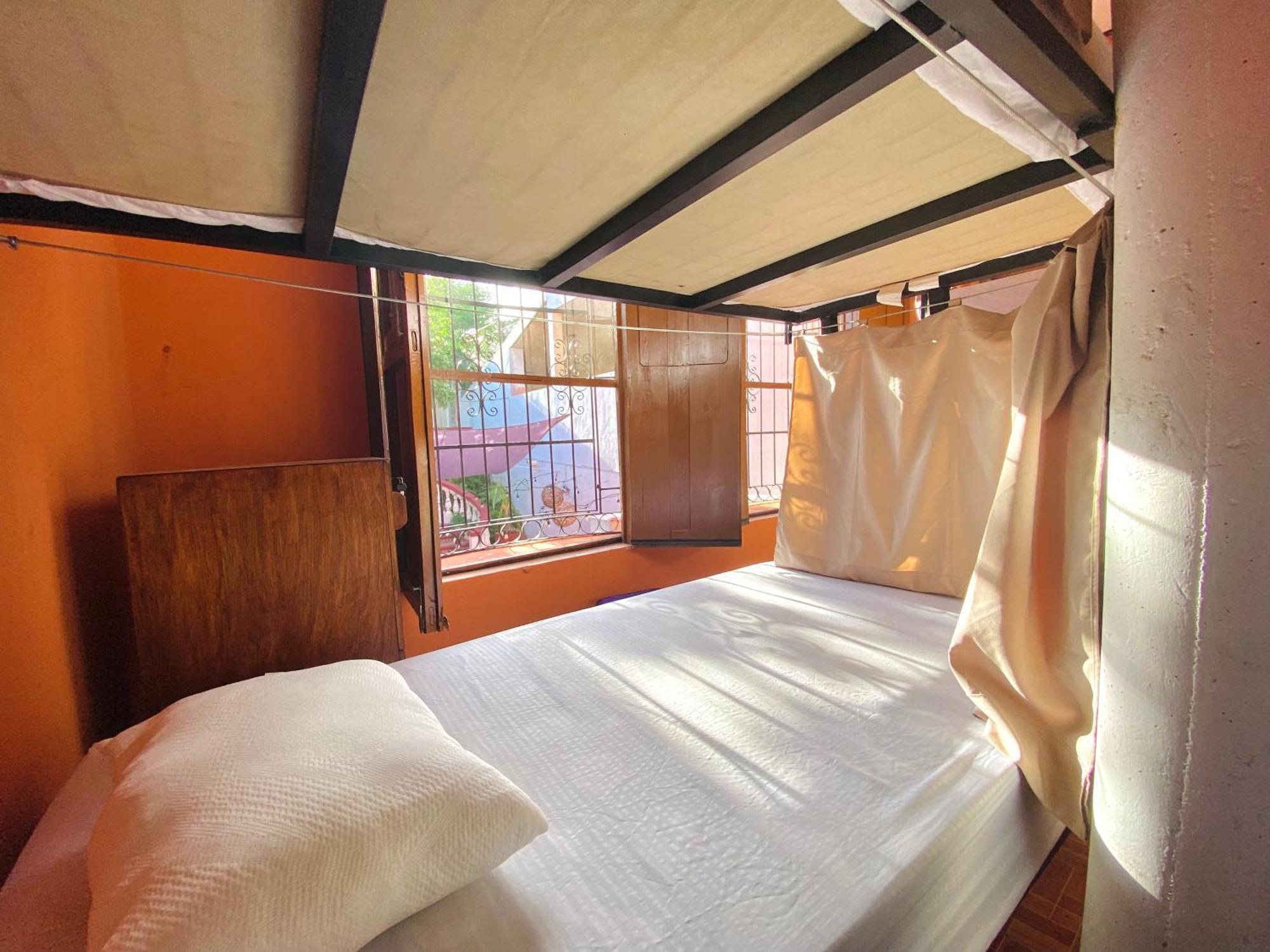 Alena Hostal Valladolid  Eksteriør bilde