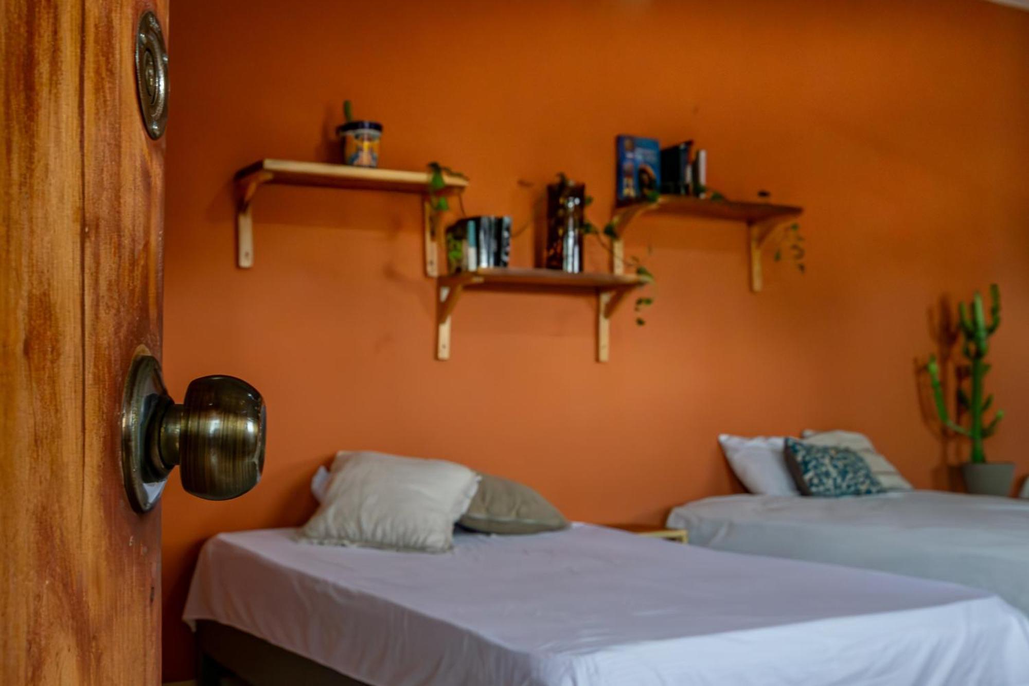 Alena Hostal Valladolid  Eksteriør bilde
